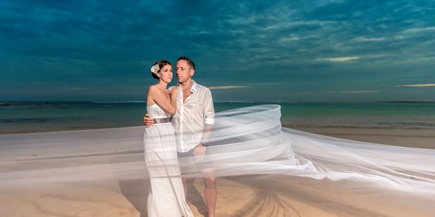 Hochzeitsfotos - Art des Shootings: Trash your Dress - Tirol - eine Hochzheit die ich auf Bali fotografierte - JB_PICTURES