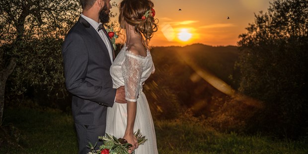 Hochzeitsfotos - Art des Shootings: Trash your Dress - Gilgenberg am Weilhart - Sonnenuntergang in der Toskana - JB_PICTURES