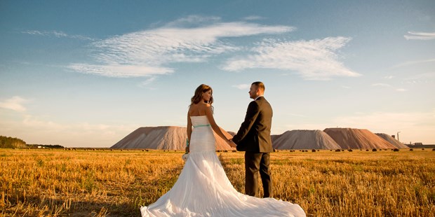 Hochzeitsfotos - Art des Shootings: Fotostory - Elbeland - Wundervolle Hochzeit von Katharina und Alexander in Weißrussland  - Maks Yasinski