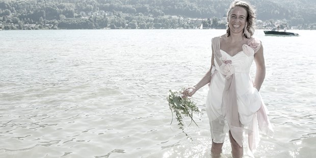 Hochzeitsfotos - Fotostudio - Salzburg - Braut im Wörthersee in Kärnten - FOTO FLAUSEN - Andreas Brandl