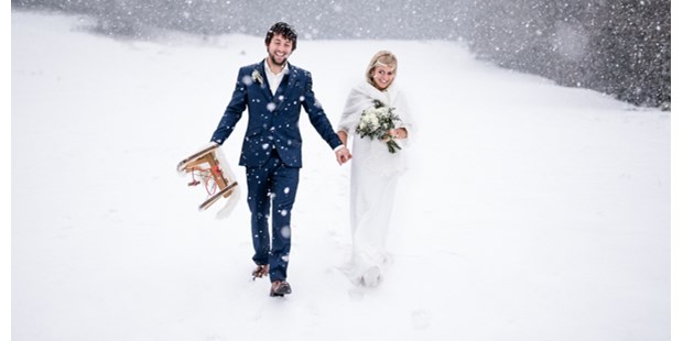 Hochzeitsfotos - Videografie buchbar - Koppl (Koppl) - Winter Hochzeit | Susi & Woifi | Mondsee - Birgit Schulz Fotografin