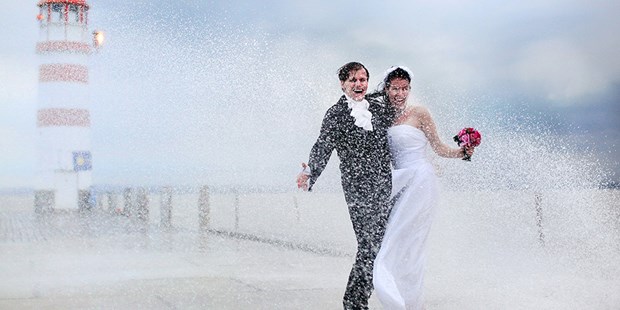 Hochzeitsfotos - Art des Shootings: Unterwassershooting - Weiz - Podersdorf am See - Horia Photography