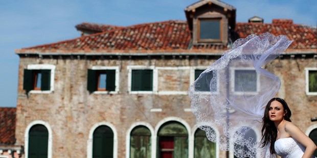 Hochzeitsfotos - Art des Shootings: Unterwassershooting - Mannswörth - Venedig - Horia Photography