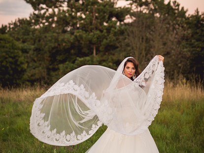 Hochzeitsfotos - Art des Shootings: Trash your Dress - Eggenburg - Marian Csano