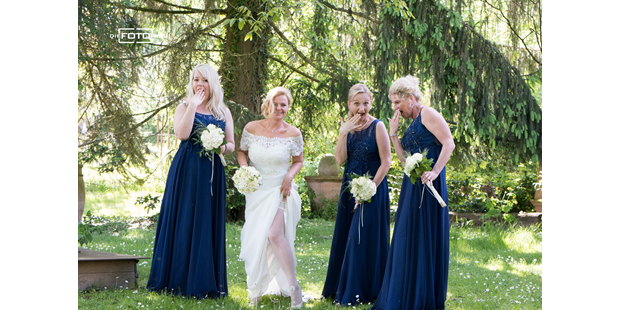 Hochzeitsfotos - Copyright und Rechte: Bilder privat nutzbar - Hausruck - Brautjungfern - DieFotoFrau