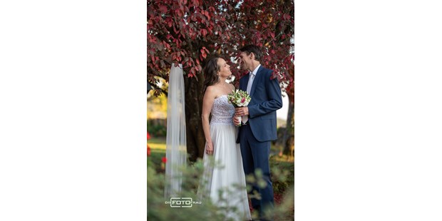 Hochzeitsfotos - Copyright und Rechte: Bilder privat nutzbar - Hausruck - Brautpaar im Schloss Riedegg - DieFotoFrau