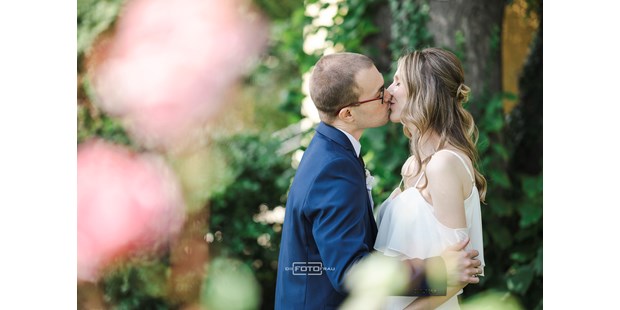 Hochzeitsfotos - Copyright und Rechte: Bilder auf Social Media erlaubt - Mühlviertel - Brautpaar - DieFotoFrau