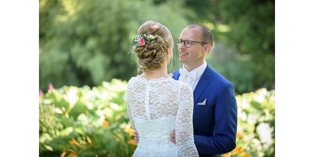 Hochzeitsfotos - Donau Oberösterreich - Brautpaar - DieFotoFrau