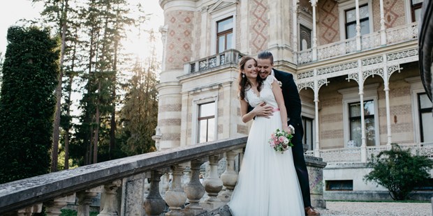 Hochzeitsfotos - Videografie buchbar - Timelkam - Brautpaar bei der Hermesvilla im Lainzertiergarten in Wien. WE WILL WEDDINGS | Hochzeitsfotografin Tirol / Wien - WE WILL WEDDINGS