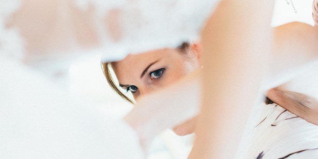 Hochzeitsfotos - Copyright und Rechte: Bilder auf Social Media erlaubt - Burgenland - getting ready - WK photography