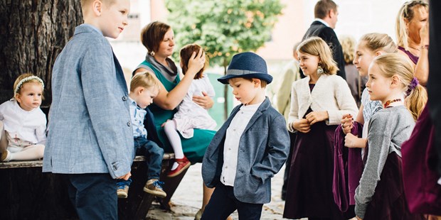 Hochzeitsfotos - Fotobox alleine buchbar - Österreich - Kind mit Hut - WK photography