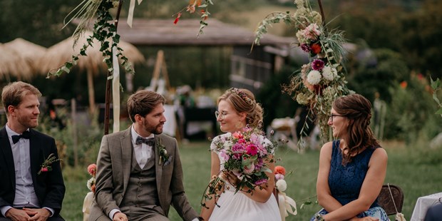 Hochzeitsfotos - Art des Shootings: Portrait Hochzeitsshooting - Steiermark - Hochzeit in der Steiermark / Vom Hügel - Pixellicious