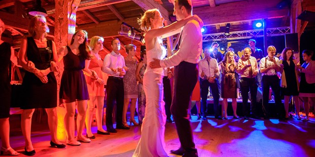 Hochzeitsfotos - Videografie buchbar - Nassereith - Hochzeitsfotografie im Moarhof in Samerberg bei Rosenheim - Wolfgang Burkart Fotografie