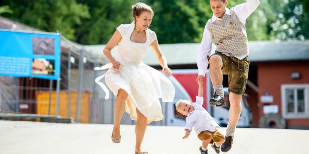 Hochzeitsfotos - Art des Shootings: Trash your Dress - Pettneu am Arlberg - Das Brautpaar wollte ein besonderes Hochzeitsfoto haben. Das haben sie nun (davon) ;-) - Wolfgang Burkart Fotografie