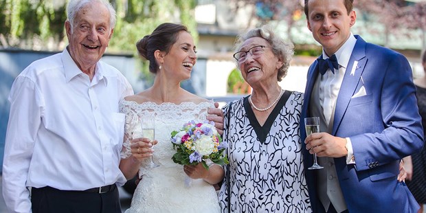 Hochzeitsfotos - Copyright und Rechte: Bilder auf Social Media erlaubt - Köln - Gruppenbild Hochzeitsfotografie Köln Flora Dorina köbele-Milas - Dorina Köbele-Milaş