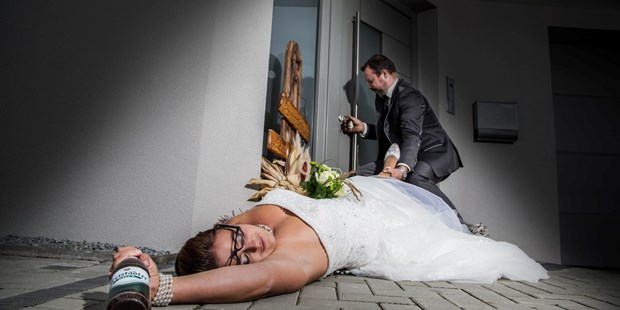 Hochzeitsfotos - Art des Shootings: Trash your Dress - Gilgenberg am Weilhart - Roman Gutenthaler