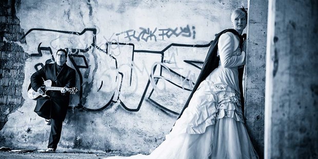 Hochzeitsfotos - Art des Shootings: Unterwassershooting - Sölden (Sölden) - Hochzeit mit Musiker - Art of Photography Monika Kessler
