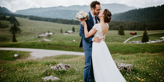 Hochzeitsfotos - Art des Shootings: Hochzeits Shooting - St. Ulrich (Trentino-Südtirol) - Paarshooting auf der Winklmoosalm - Magnus Winterholler | Gipfelliebe Hochzeitsfotografie