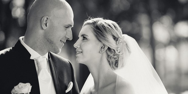 Hochzeitsfotos - Copyright und Rechte: Bilder auf Social Media erlaubt - Niederösterreich - Fine Art Hochzeitsfotograf, verliebtes Brautpaar - ultralicht Fotografie
