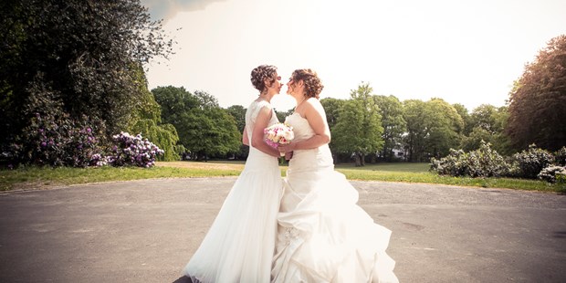 Hochzeitsfotos - Copyright und Rechte: Bilder auf Social Media erlaubt - Binnenland - TolleHochzeitsfotos.de Jan-Timo Schaube