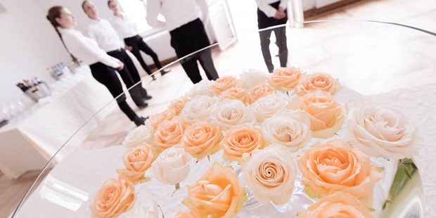 Hochzeitsfotos - Copyright und Rechte: Bilder auf Social Media erlaubt - Hessen - Warten auf das Brautpaar - David Neubarth [Moments & Memories Hochzeitsfotografie]