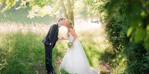 Hochzeitsfotos - Art des Shootings: Fotostory - Schwarzwald - Romantische Brautpaarbilder - Monja Kantenwein
