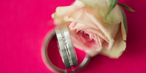 Hochzeitsfotos - Art des Shootings: Fotostory - Baden-Württemberg - Ringbilder sind ein MustHave - Monja Kantenwein