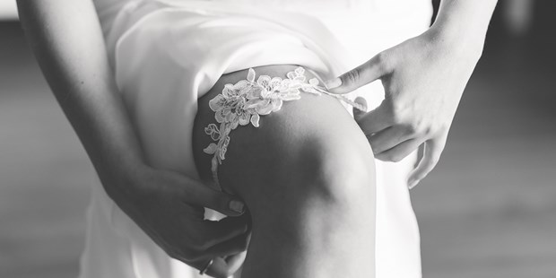Hochzeitsfotos - Art des Shootings: Trash your Dress - Soest - Getting Ready Foto der Braut. - René Warich Photography