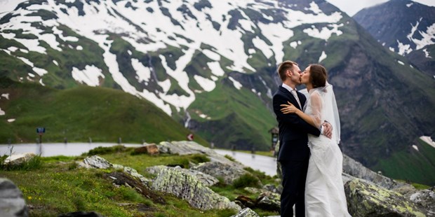 Hochzeitsfotos - Fotobox mit Zubehör - Schwaben - Hochzeitsfotoshooting in den Bergen  - Svetlana Schaier Fotografie 