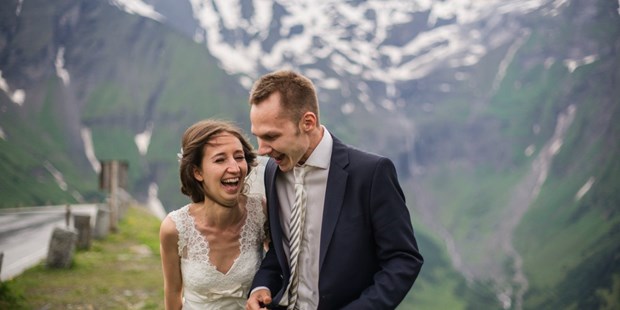 Hochzeitsfotos - Copyright und Rechte: Bilder auf Social Media erlaubt - Königssee - Hochzeitsfotoshooting in den Bergen, Grossglockner Hochalpenstrasse - Svetlana Schaier Fotografie 