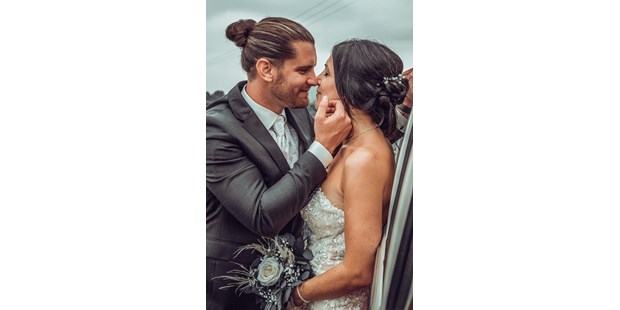 Hochzeitsfotos - Fotobox alleine buchbar - Deutschland - Verliebtes Brautpaar - LM-Fotodesign