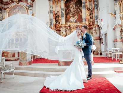 Hochzeitsfotos - Copyright und Rechte: Bilder beinhalten Wasserzeichen - Geroldswil - Ein Brautpaar in der Kirche. - Foto Girone