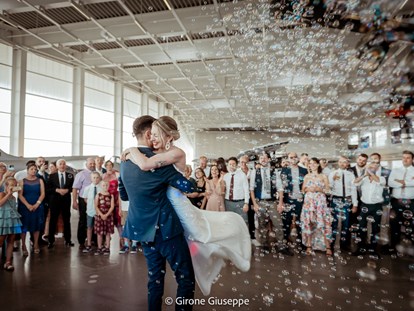 Hochzeitsfotos - Copyright und Rechte: Bilder beinhalten Wasserzeichen - Wolfratshausen - Der erste gemeinsame Tanz. - Foto Girone