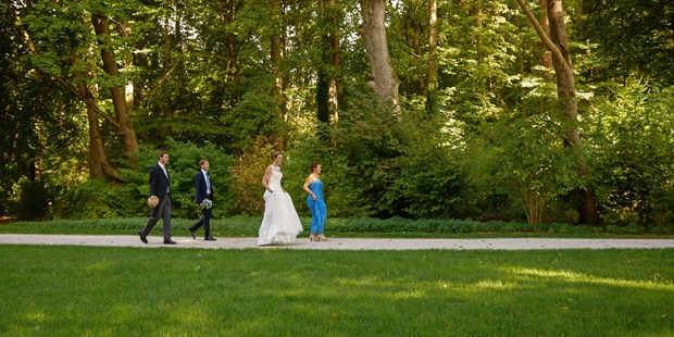 Hochzeitsfotos - zweite Kamera - Portraitshooting Erding Stadtpark - markus krompaß photographie