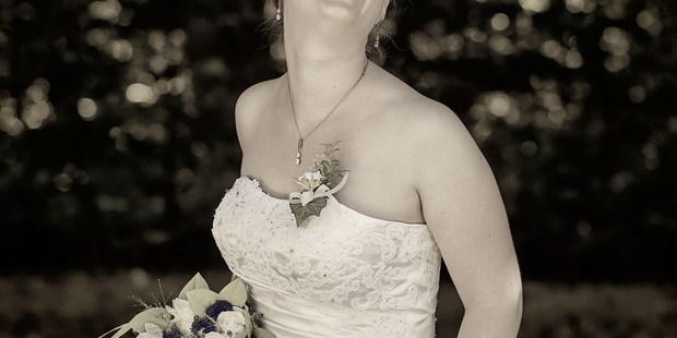 Hochzeitsfotos - Copyright und Rechte: Bilder auf Social Media erlaubt - Schwaben - Portraitshooting Braut Schloß Oberschleißheim - markus krompaß photographie