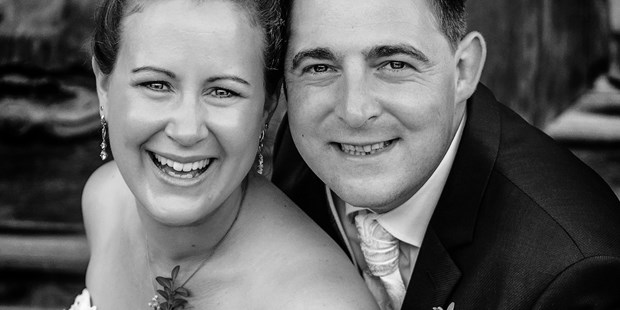 Hochzeitsfotos - Copyright und Rechte: Bilder auf Social Media erlaubt - Schwaben - Portraitshooting Schloß Oberschleißheim - markus krompaß photographie