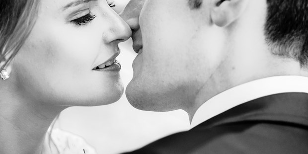 Hochzeitsfotos - Bayern - Portraitshooting KISS Erding Stadtpark - markus krompaß photographie