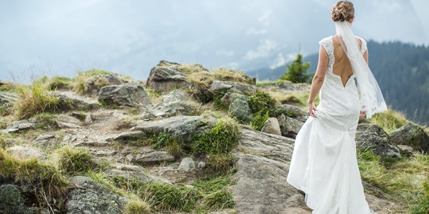 Hochzeitsfotos - Art des Shootings: Hochzeits Shooting - Alpenregion Bludenz - Looking for the future! - Stefan Kothner Photography