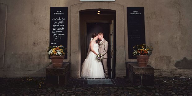 Hochzeitsfotos - Fotobox mit Zubehör - Wismar - Brautpaarshoot am Occo, Schloss Gottorf. ©quirin photography - quirin photography