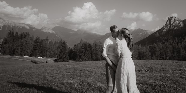 Hochzeitsfotos - Art des Shootings: Trash your Dress - Aukrug - Elopement Shooting in Süd-Tirol, Italien - paulanantje weddings