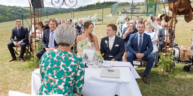 Hochzeitsfotos - Fotobox mit Zubehör - Oberösterreich - Hochzeit Hoamat Haibach ob der Donau - Veronika Phillipp
