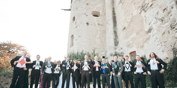Hochzeitsfotos - Fotobox mit Zubehör - Slowakei West - hochzeits - superheroes - Schloss Krumbach - Marek Valovic - stillandmotionpictures.com