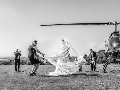 Hochzeitsfotos - Art des Shootings: Unterwassershooting - Sankt Georgen bei Salzburg - Hochzeitsfotograf in OÖ - Katalin Balassa 