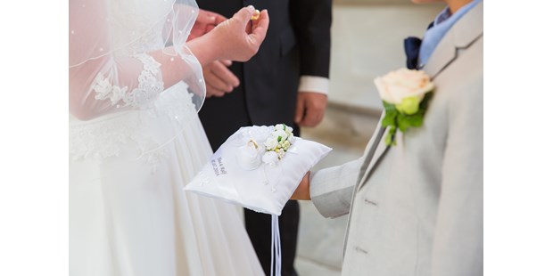 Hochzeitsfotos - Bayern - Hochzeitsringe tauschen Foto Lisa Viertel - Lisa Viertel