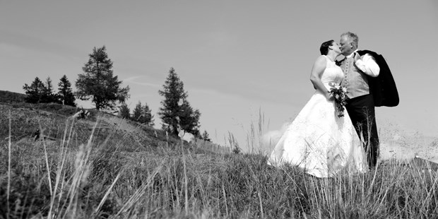 Hochzeitsfotos - Art des Shootings: Prewedding Shooting - Lungau - Katschberg Gamskogelhütte 
www.heiratenamberg.at - Roland Holitzky