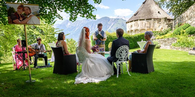 Hochzeitsfotos - Fotostudio - Innsbruck - Romantische Gartenhochzeit im Schloß Friedberg. - Fotografie Harald Neuner