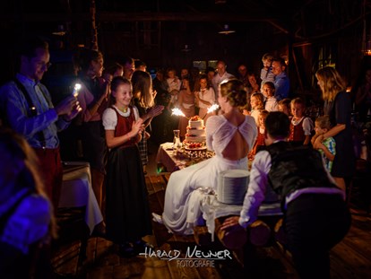 Hochzeitsfotos - Fotostudio - Pettneu am Arlberg - Die Torte! Meist einer der Höhepunkte jedes Hochzeitsfestes. - Fotografie Harald Neuner