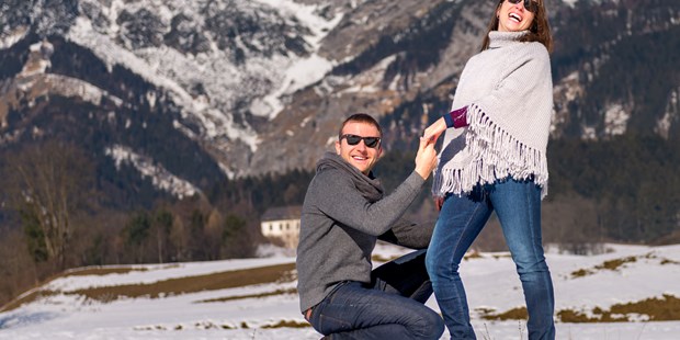 Hochzeitsfotos - Art des Shootings: 360-Grad-Fotografie - Tirol - Verlobung
Paarshooting zur Verlobung. Dieses Paar hatte sehr viel Spaß bei einem Sektpicknick im Schnee. jede Idee ist willkommen. Ich gehe auf alle Ihre Wünsche ein. - Fotografie Harald Neuner