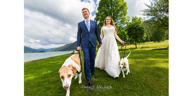 Hochzeitsfotos - zweite Kamera - Tirol - Paarshooting mit dem Lieblingshaustier. - Fotografie Harald Neuner