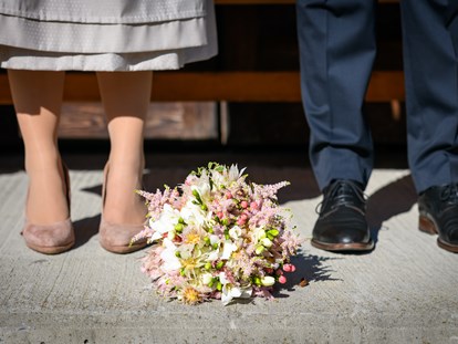 Hochzeitsfotos - zweite Kamera - Oberammergau - Details sind auch sehr wichtig. - Fotografie Harald Neuner